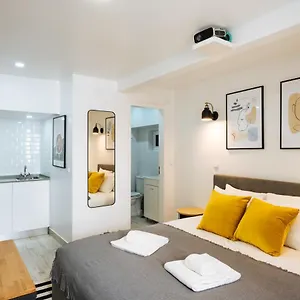 https://cozy-small-studio-in-the-center.hotels-lisbon-portugal.com